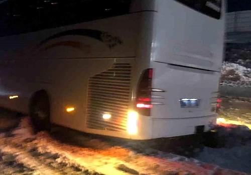 Ardahan-Samsun seferini yapan yolcu otobüsü sahara da kara saplandı.