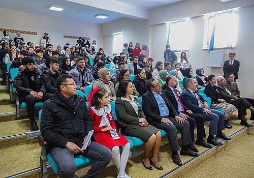 Ardahan Üniversitesindeki Dünya Kültür Mirası Ani konulu konferans büyük ilgi gördü.