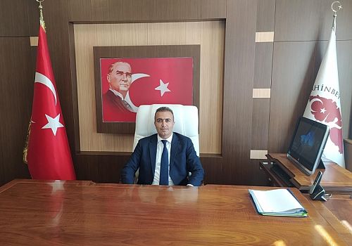 Ardahan Valisi olarak atanan 39 yaşındaki Türkiye'nin en genç Valisi Hayrettin Çiçek görevine başlayacak 