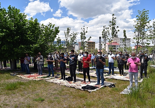 Ardahan ve Kars'ta kuraklığa karşı camilerde yağmur duası edildi