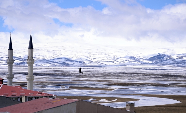 Ardahan'daki Kura Nehri sağanak ve eriyen kar nedeniyle taştı