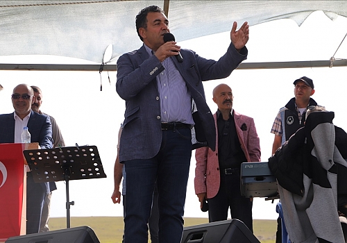 Başkan Demir Festivallere Katıldı Söylediği Türkü İlgi Gördü 