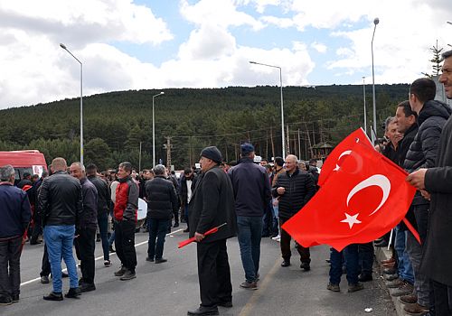 CHP Ardahan milletvekili adayları üniversite kavşağında karşılandı.