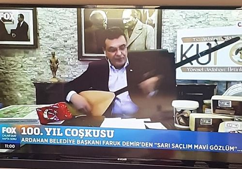 CHP li Ardahan Belediye Başkanın dan Canlı Yayında Hükümete Övgü Millete Türkü 