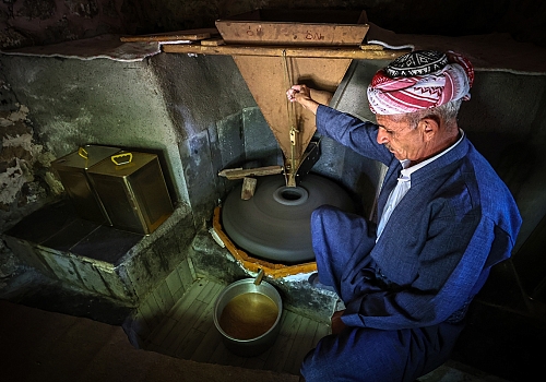 Çukurca'da geleneksel yöntemlerle hazırlanan tahin sofraları süslüyor