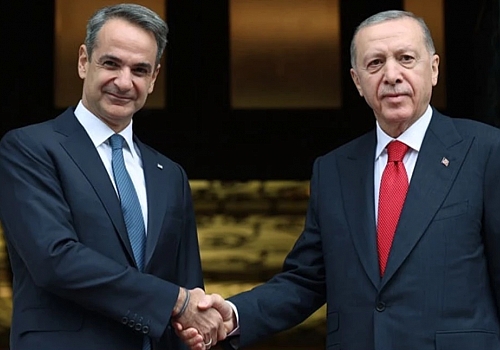 Cumhurbaşkanı Erdoğan, Yunanistan Başbakanı Miçotakis'e Gazze kitabı hediye etti