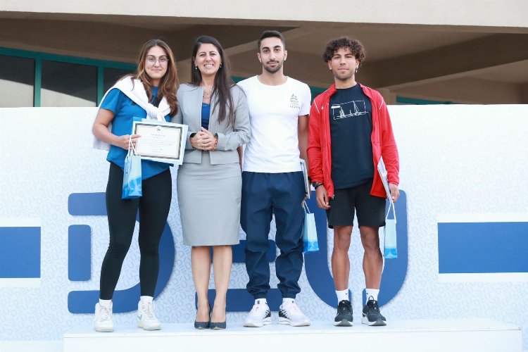 DEÜ Spor Şenliği'nde üniversiteliler ödüllendirildi