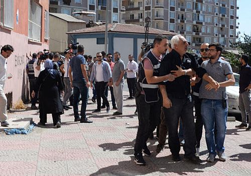 Diyarbakır'da HDP önündeki oturma eyleminde gerginlik