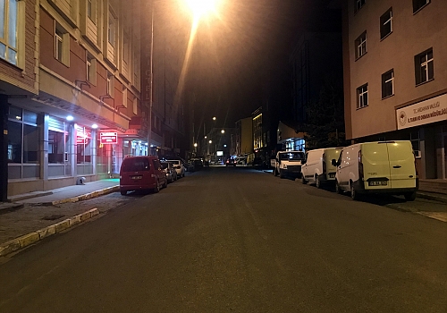 Doğu Anadolu'da sokağa çıkma kısıtlamasının başlamasıyla cadde ve sokaklar boşaldı