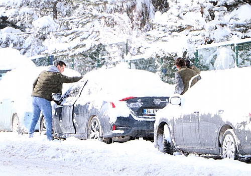 Doğu'da 2 bin 210 köy yolu, kardan kapalı