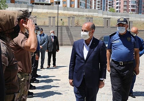 Emniyet Genel Müdürü Mehmet Aktaş, Elazığ'da teşkilat mensupları ve aileleriyle bayramlaştı: