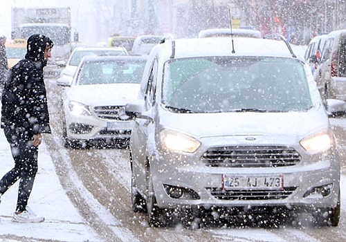 Erzurum'da kar nedeniyle 583 yerleşim yerinin yolu ulaşıma kapandı