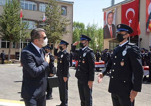 Erzurum'da polis adaylarının mezuniyet sevinci