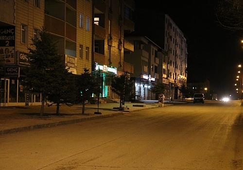 Erzurum, Kars, Ardahan ve Ağrı'da sokağa çıkma kısıtlamasının başlamasıyla sessizlik hakim oldu