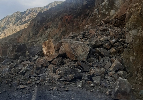 Erzurum'un Olur ile Artvin'in Yusufeli kara yolu heyelan nedeniyle ulaşıma kapandı