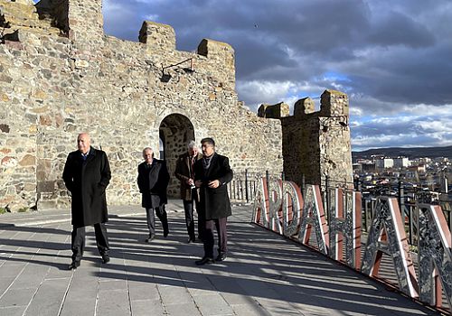 Eski Devlet Bakanı Ahmet Cemil Tunç, Ardahan'da tarihi mekanları gezdi