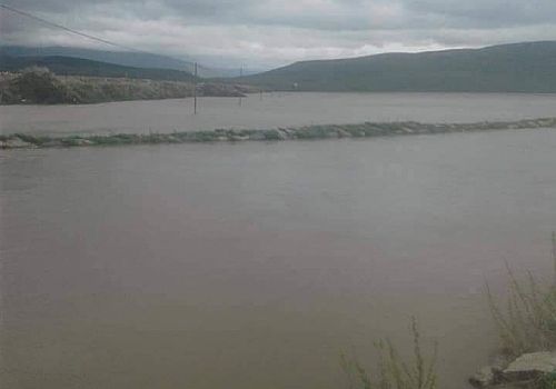 Göle Ovasın da Kura Nehri Taştı İnsanlar Mahsur Kaldı 