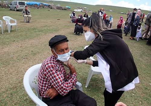 İlk doz aşıda yüzde 75'i aşan Ardahan'da düşük riskli il sevinci