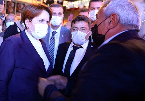 İYİ Parti Genel Başkanı Akşener, Ardahan'da esnafı ziyaret etti