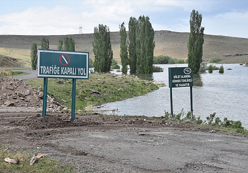 Kars Barajı suları altında kalan Kars-Boğazköy kara yoluna yeniden 
