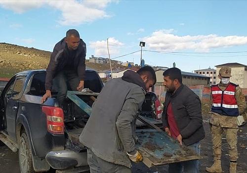 Kars'ta sulama kanalından demir kapak çaldıkları iddiasıyla 2 kişi gözaltına alındı