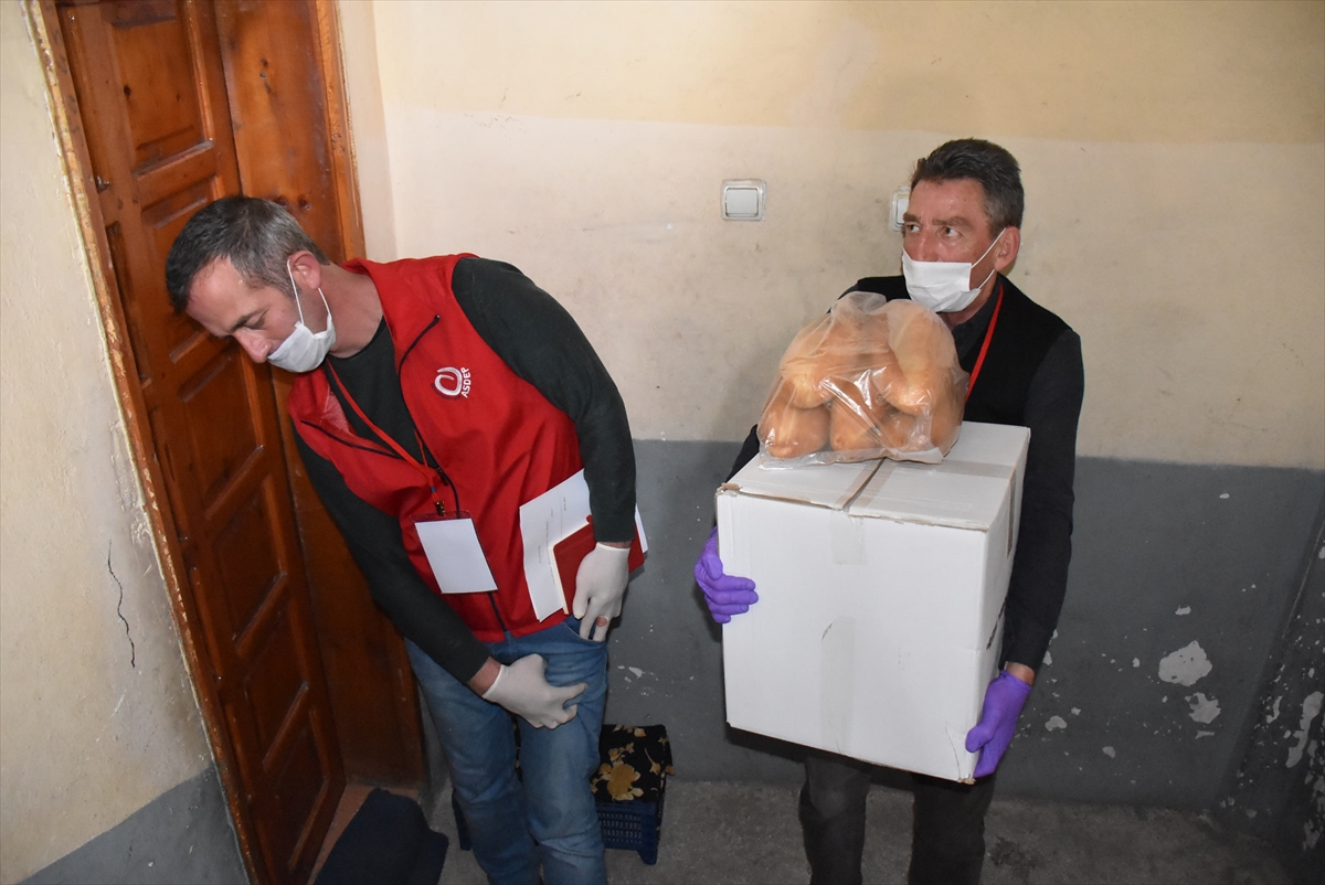 Kars ve Ardahan'da Vefa Sosyal Destek Grubu ihtiyaçları karşılamaya devam ediyor 