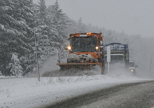 Kars ve Erzincan'da kar nedeniyle 69 köy yolunda ulaşım sağlanamıyor