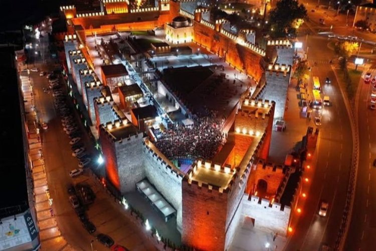Kayseri Büyükşehir'in vizyonu şehri aydınlatıyor