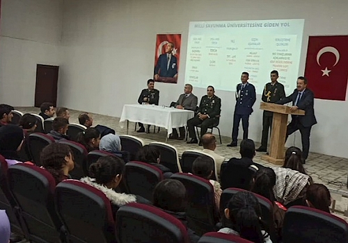 Milli Savunma Üniversitesi Rektör Yardımcısı Prf. Dr. Serdar SALMAN Çıldır da öğrencilere seminer verildi.