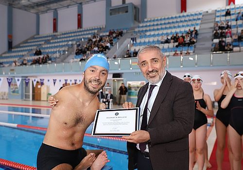 Milli yüzücü Sefa Yurtkölesi Ardahan Üniversitesi öğrencileriyle buluştu