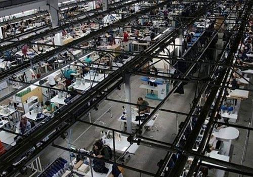Posof taki Fabrika 350 Kişi İstihdam Ediliyor ve Ünlü Mağazalara Mal Üretiyor