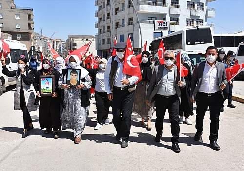 Şırnak’ta terör mağduru aileler HDP İl Başkanlığı önünde eylem yaptı