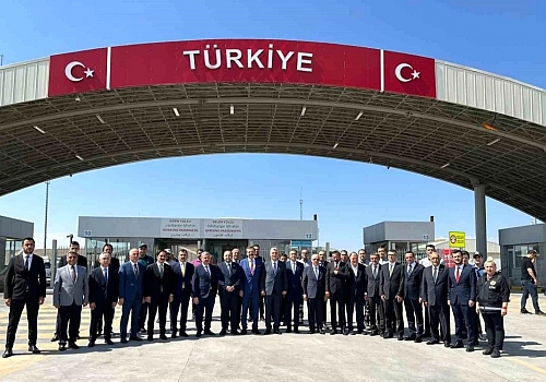 Ticaret Bakanı Ömer Bolat, Ardahan'daki Çıldır-Aktaş Sınır Kapısı'nda incelemelerde bulundu