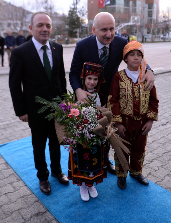 Ulaştırma ve Altyapı Bakanı Karaismailoğlu, Ardahan'da partililerle buluştu: