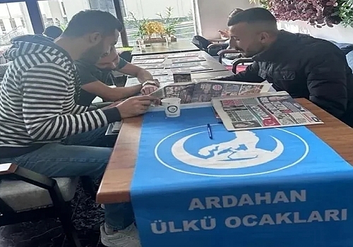 Ülkü Ocakları Ardahan Üniversitesi’nde öğrenciler için danışma standı kurdu. 