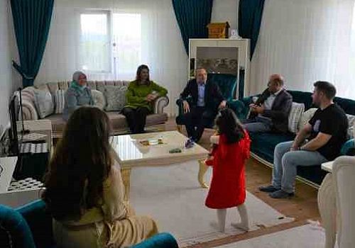 Vali Öner Eşi Zehra Mine Öner ile birlikte şehit ailesi ve gazi ziyaretinde bulundu