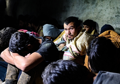 Van'da metruk bir yapıda 25 düzensiz göçmen yakalandı