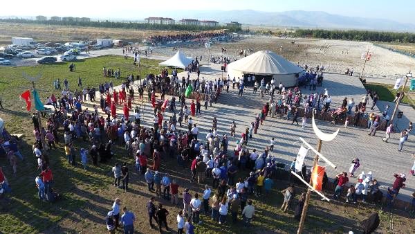 'Türk Oyunları Şöleni' Erzurum'da başladı