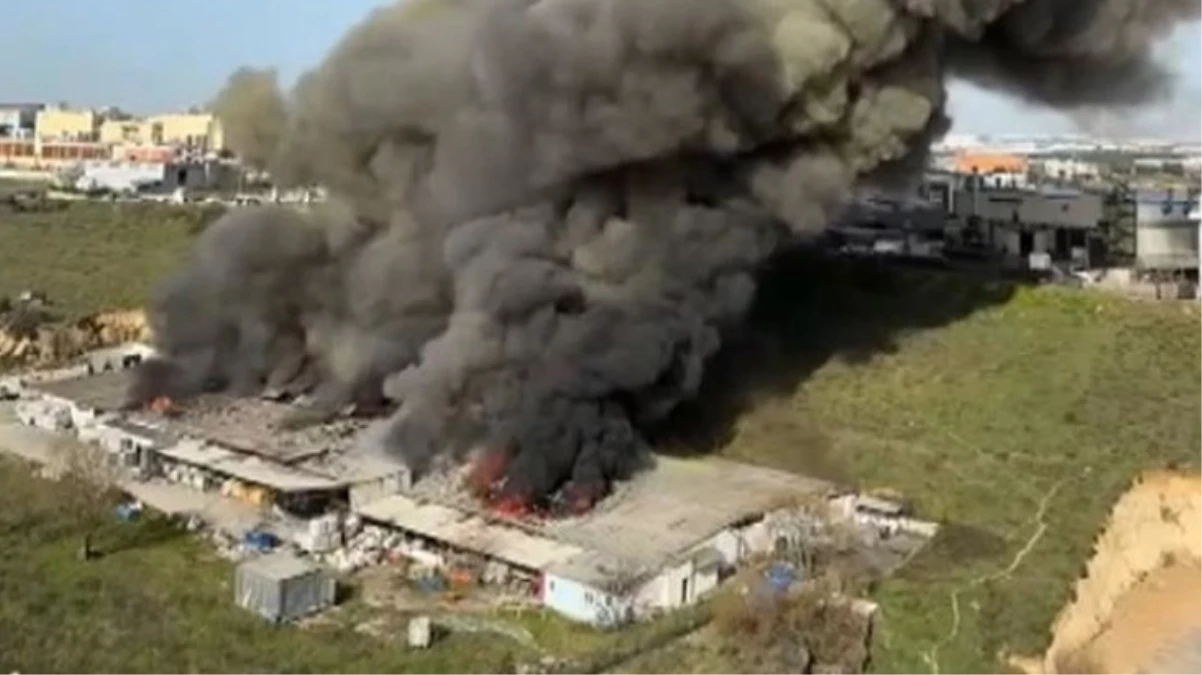 Tuzla'da dev fabrikada çıkan yangın kontrol altına alındı