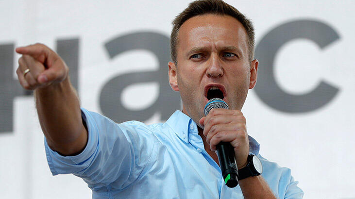 Zehirlenen Navalny, hastanede ziyaretçi kabul etmeye başladı