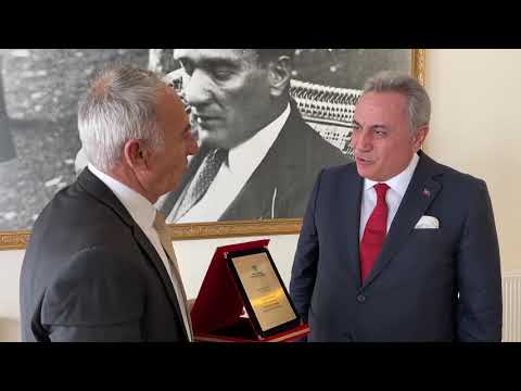 Saffet Kaya’ya Florya Atatürk Köşkünde Plaket verildi