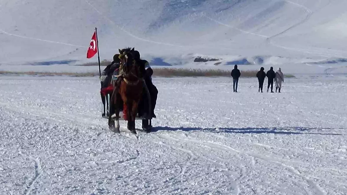  Çıldır Gölü'nde Kış Turizmi Yoğun İlgi Görüyor