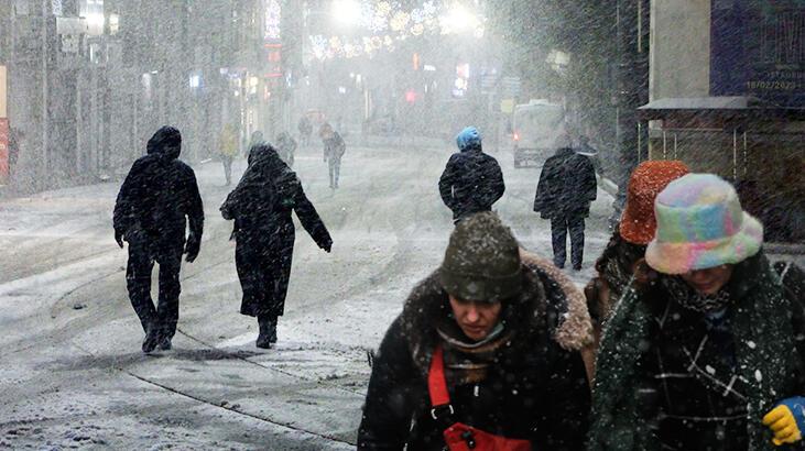  İstanbul'da kar yağışı etkisini gösterdi! MGM'den yeni uyarı