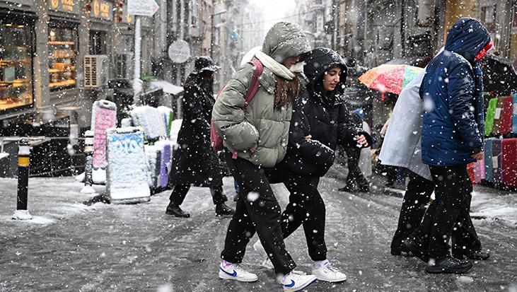  İstanbul'da yarın okullar tatil mi? Vali Gül'ün açıklama yapacağı saat belli oldu