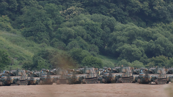  Kuzey Kore havaya uçurdu! Tanklar sıra sıra dizildi...