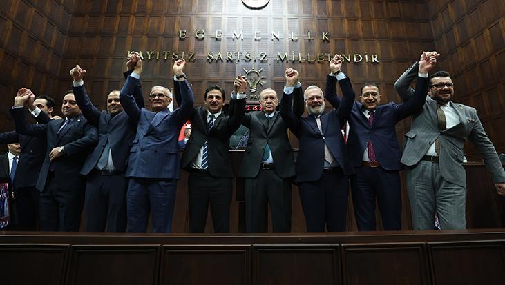 10 belediye başkanı AK Parti'ye katıldı! Rozetleri Erdoğan taktı