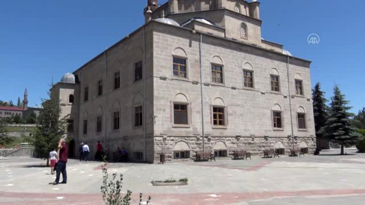 15 Temmuz şehitleri anısına Kars ve Ardahan'da fidan dikildi