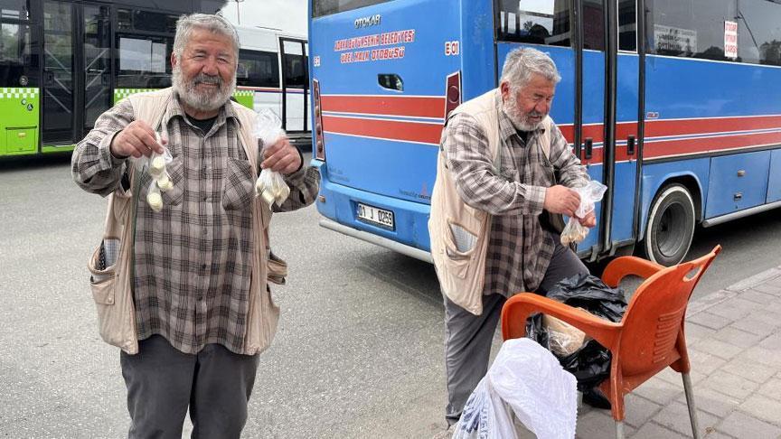 70 yaşındaki adamın mesleği şaşkına çevirdi! Her gün çuvalla bozuk para taşıyor