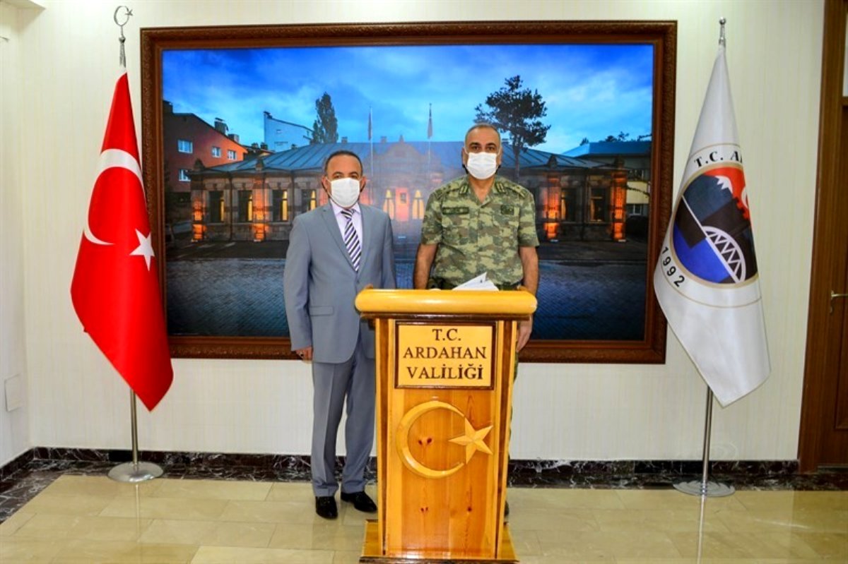 9'ncu Kolordu Komutanı Tümgeneral Erhan Uzun, Vali  Hüseyin Öner'e nezaket ziyaretinde bulundu