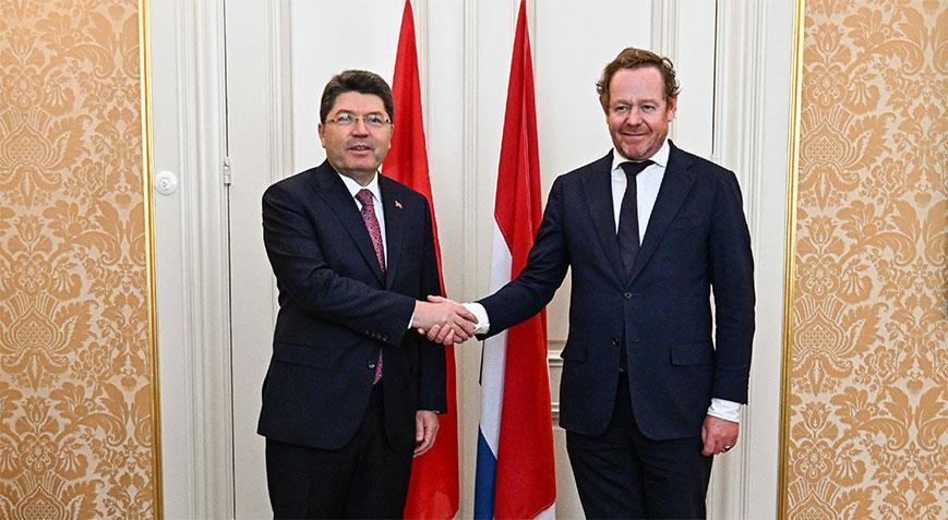 Adalet Bakanı Tunç Hollanda'da mevkidaşıyla görüştü